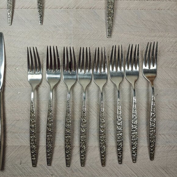 Vintage Rogers Dubonnet Flatware Lot of 31 pcs Floral Design Forks Knives Spoons - Picture 5 of 9